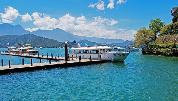 Hồ Nhật Nguyệt